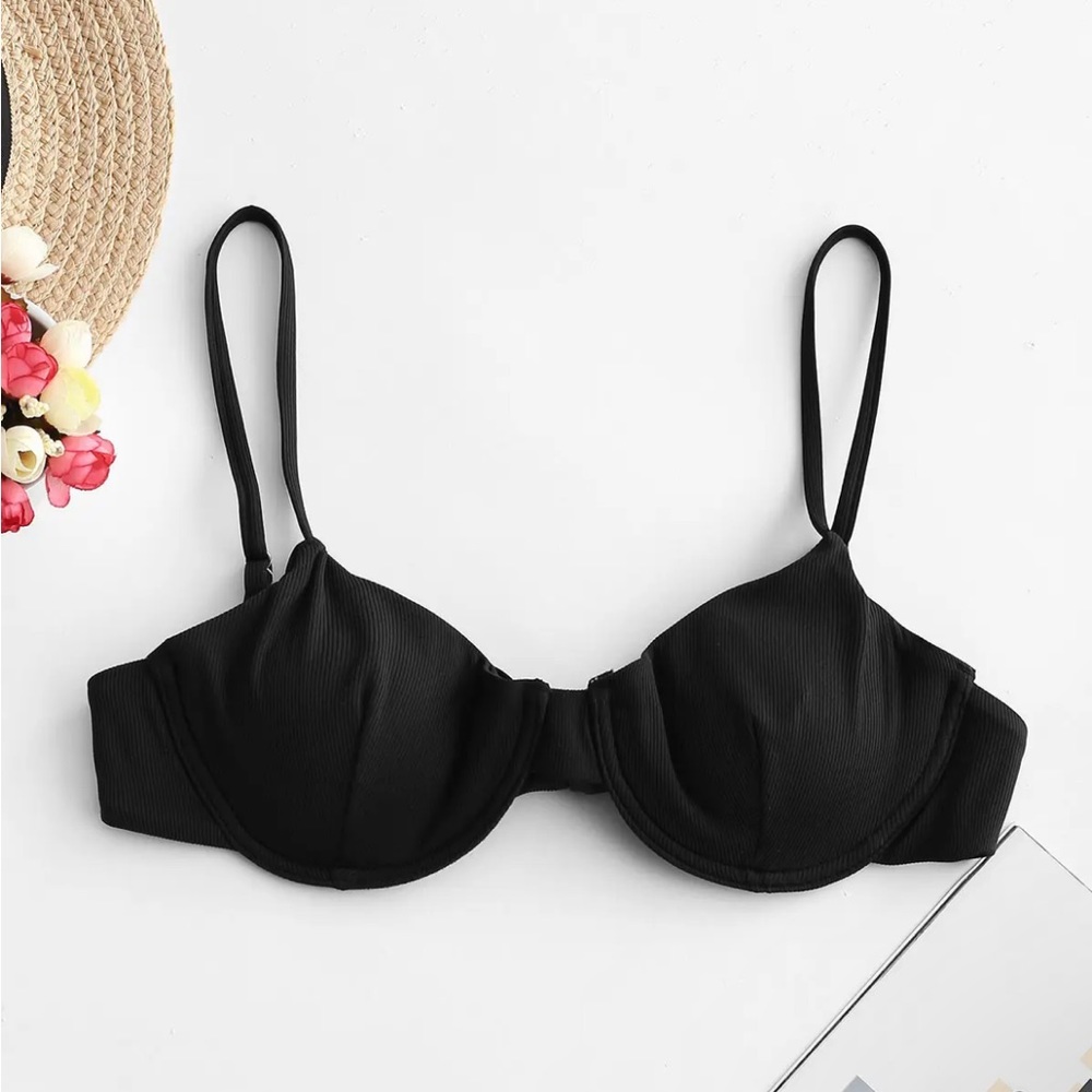 NWT Zaful Ribbed Bikini Top With Underwire.